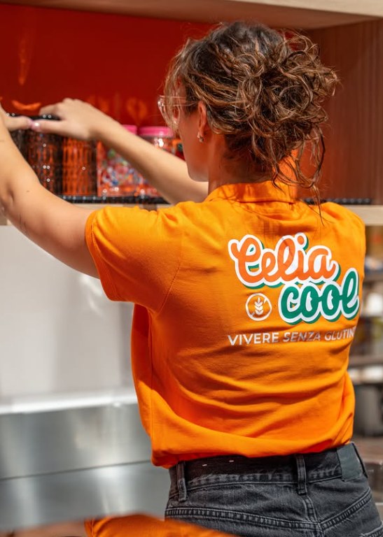 Staff Celia Cool al lavoro nel locale